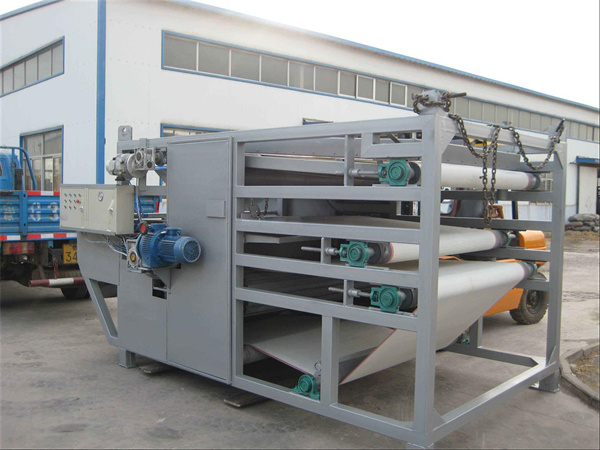 三（sān）網（wǎng）帶式壓濾機