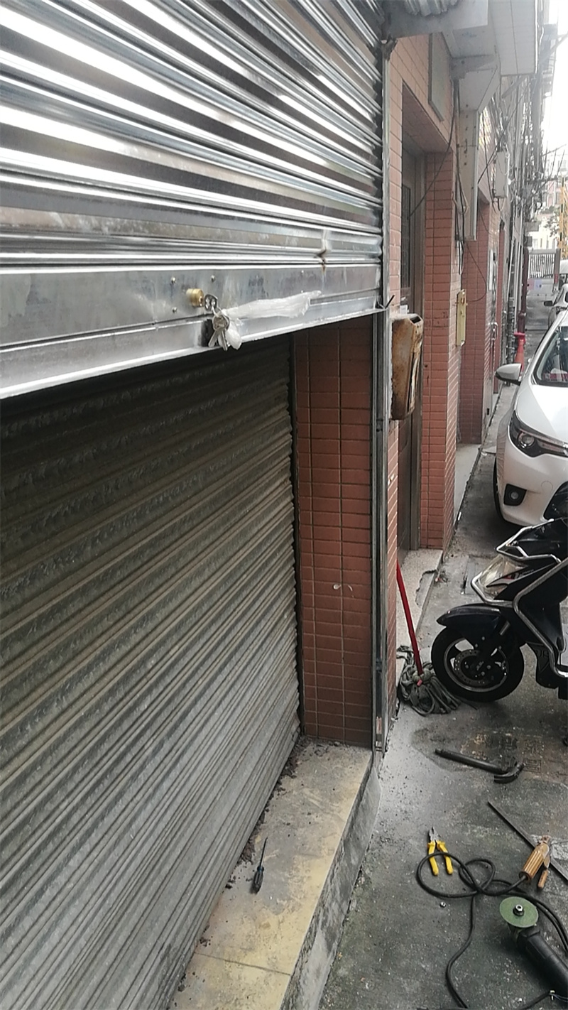 彩鋼手（shǒu）拉卷閘（zhá） (9)