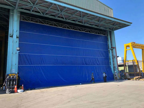 中鼎集團台灣俊鼎機械廠（chǎng）柔性（xìng）大門安裝完成