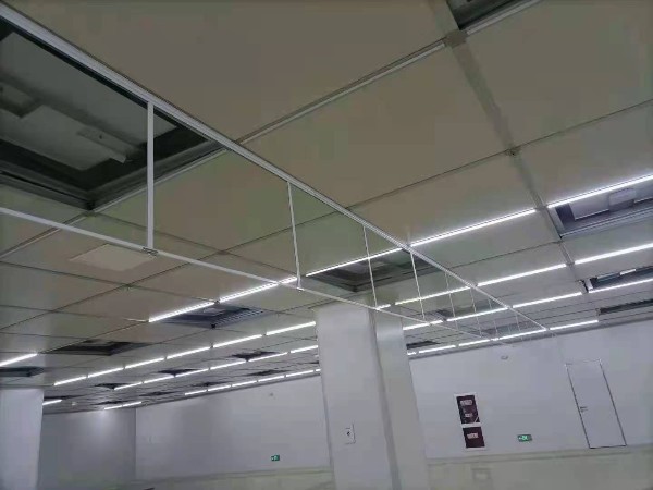 夾（jiá）絲玻璃擋（dǎng）煙垂壁