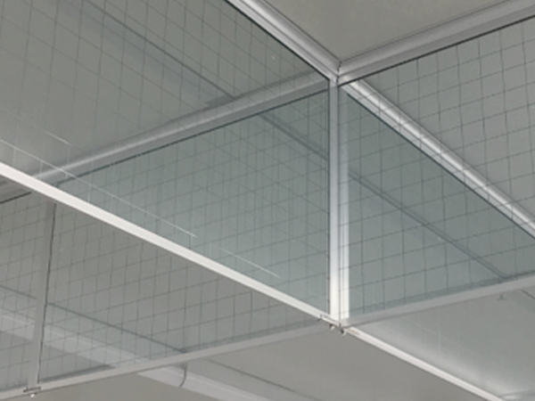 江蘇（sū）夾絲玻璃（lí）擋煙垂壁（bì）